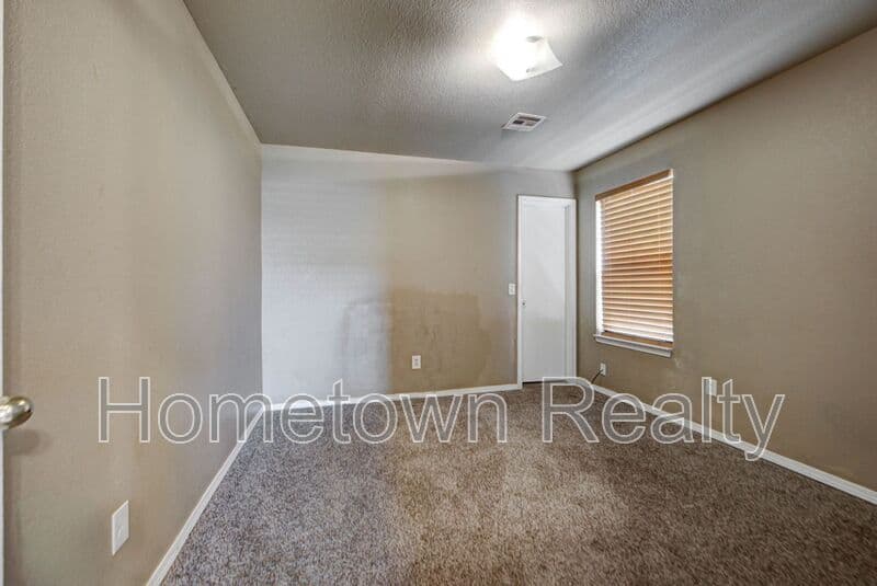 Edmond House: 1617 NW 148th Street