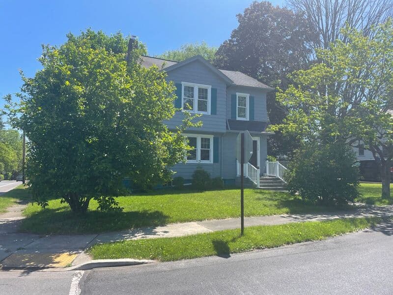 Stroudsburg House: 528 Lindbergh Avenue
