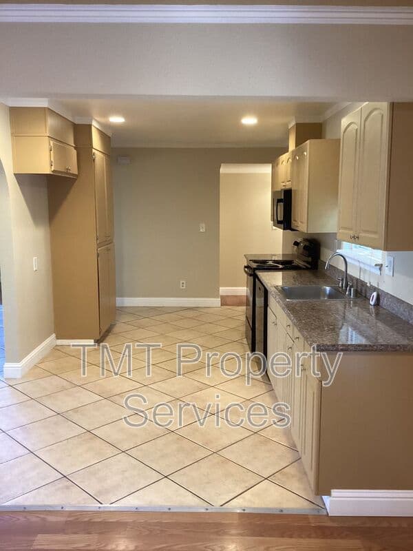 Stockton House: 226 Kilt Ct