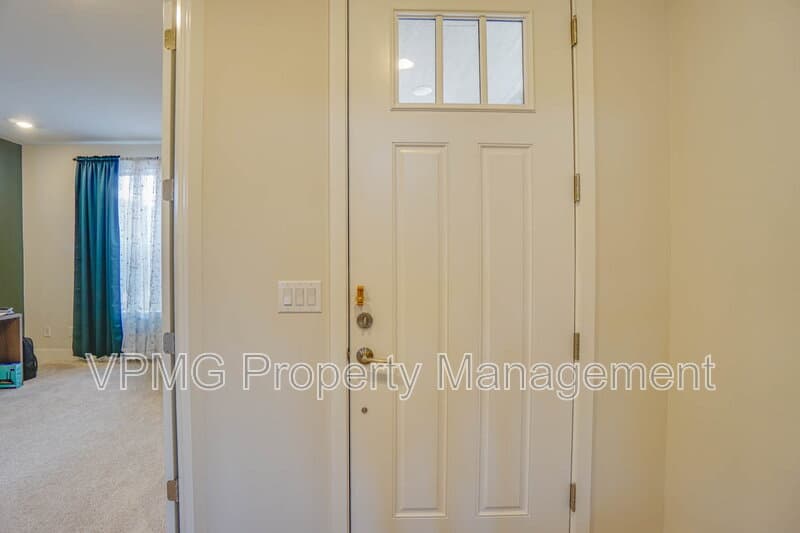 Washougal House: 359 W Koa St