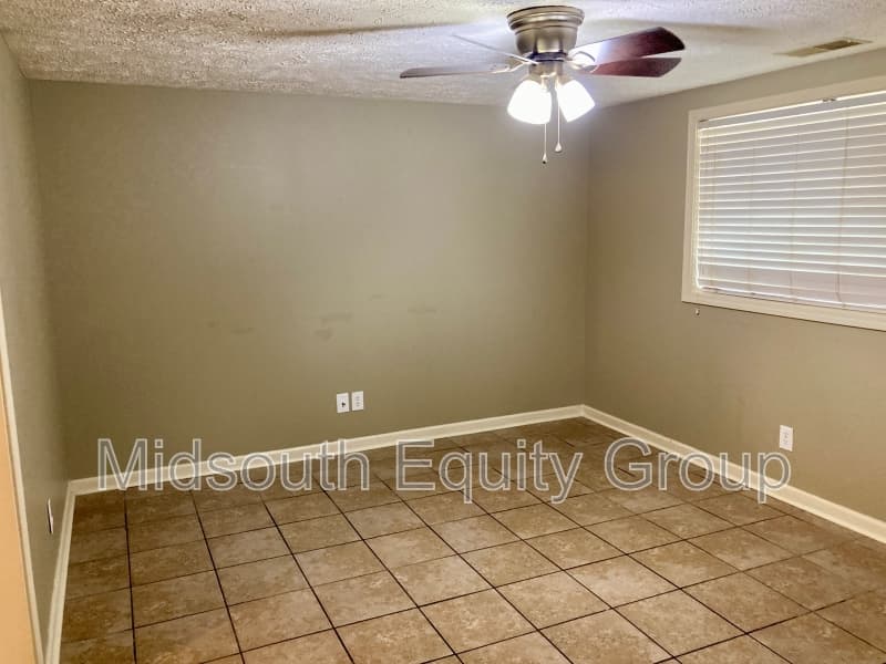 Kenton Condo: 101 W Taylor St