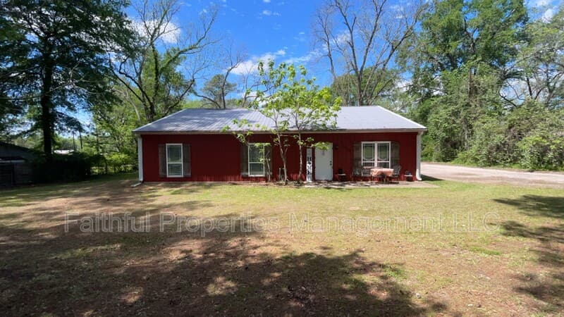 Tyler House: 4528 Byrd Ln