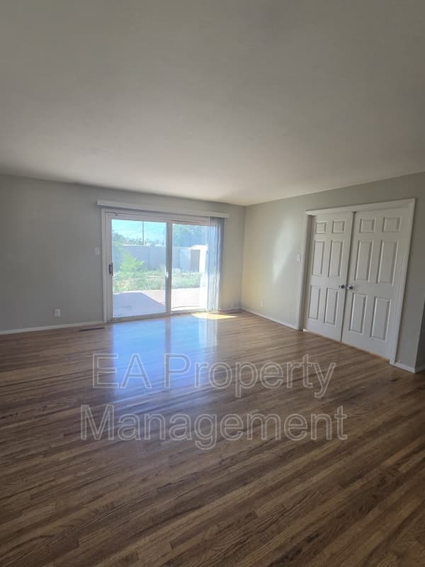 Albuquerque House: 5808 Pojoaque Rd NE
