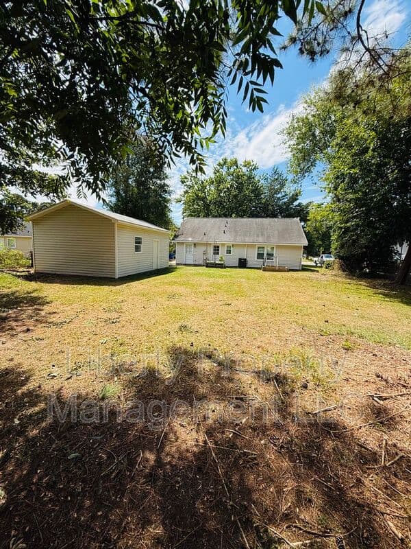Fayetteville House: 1002 Ryder Court
