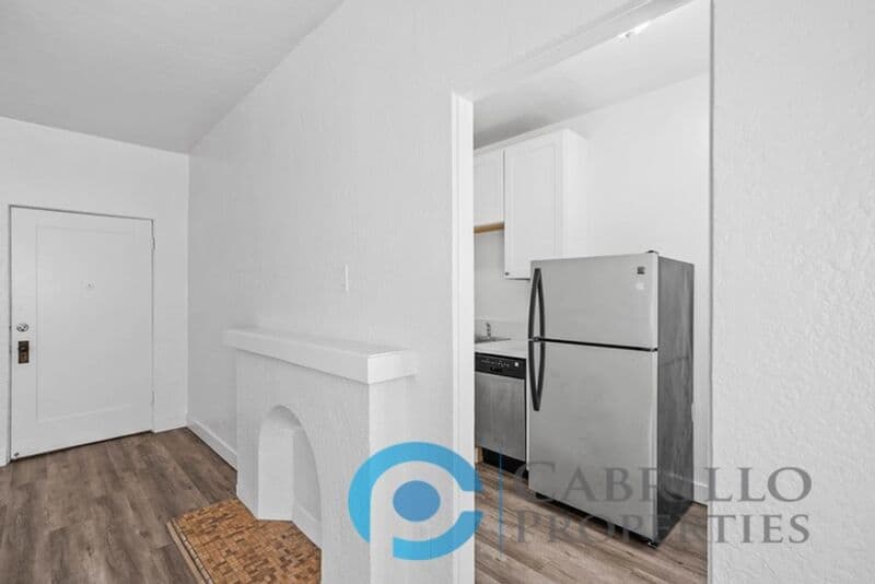 San Diego Condo: 3939 7th Ave