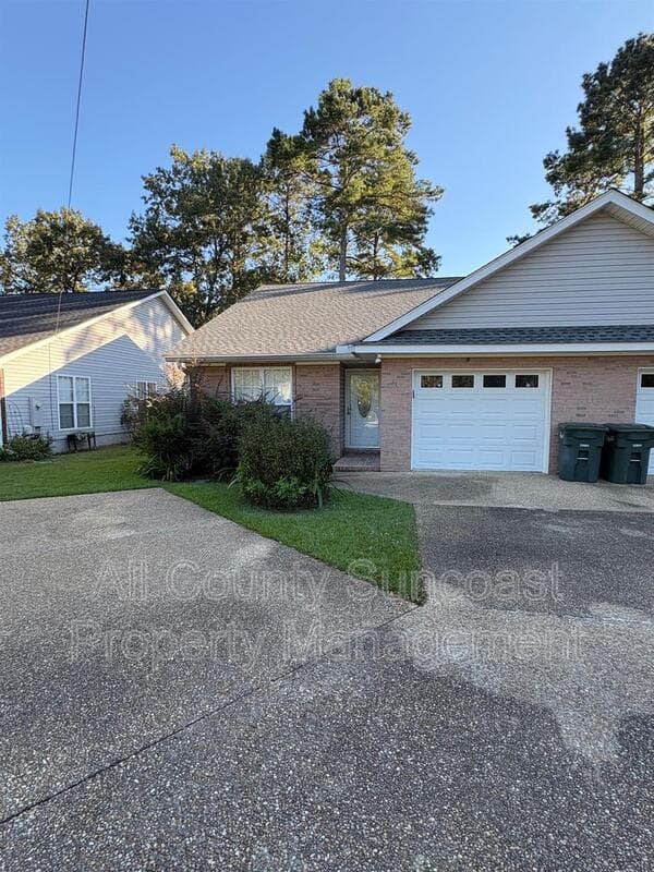 Thomasville House: 119 Pine Lake Dr