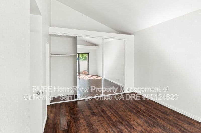 Escondido House: 1007 Howard Ave