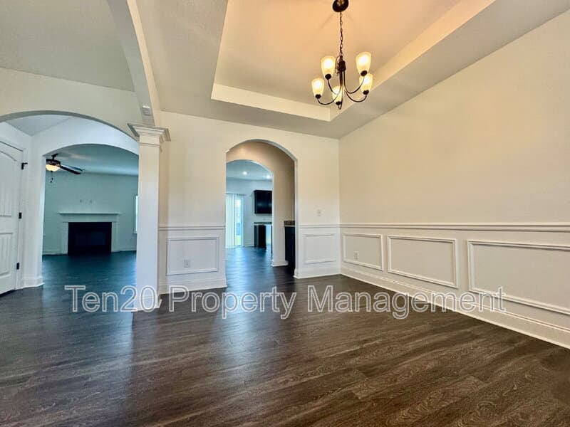 Columbus House: 5037 Lexington Lane