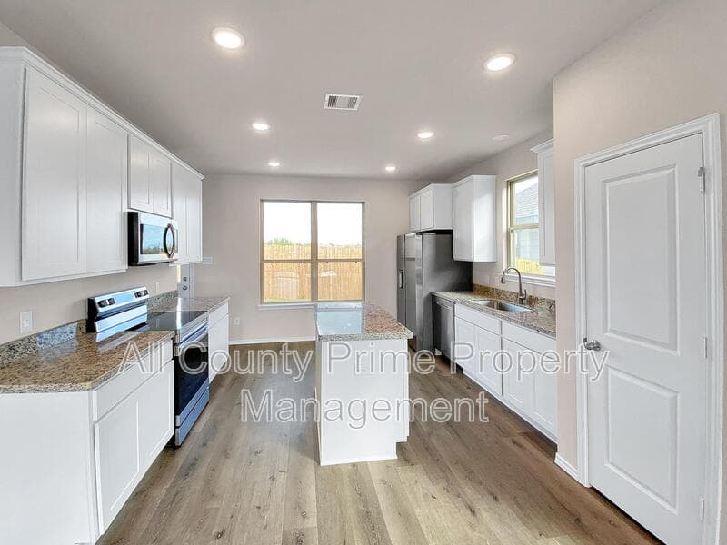 Willis House: 13071 Clear View Dr