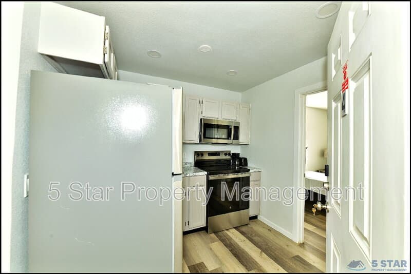 El Paso Condo: 6806 Alameda Ave