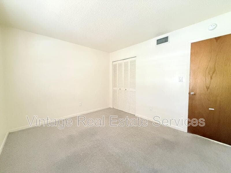 St. Petersburg Apartment: 3301 58th Ave S