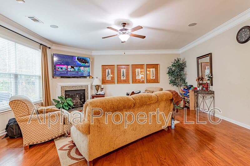 Greer House: 3 Keelin Ln