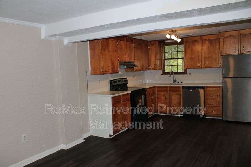 Aiken House: 3328 Vaucluse Rd.