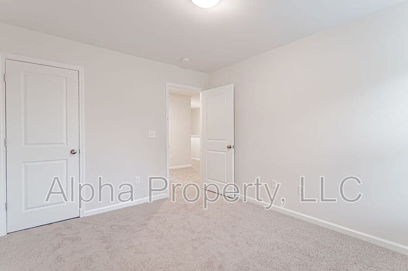 Duncan House: 25 Apricot Ln