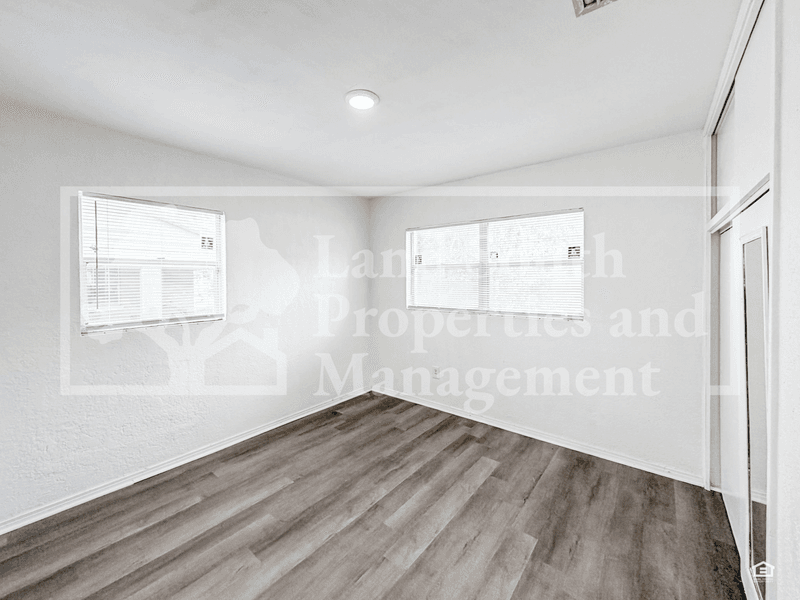 Lakeland House: 2152 Colonial Avenue