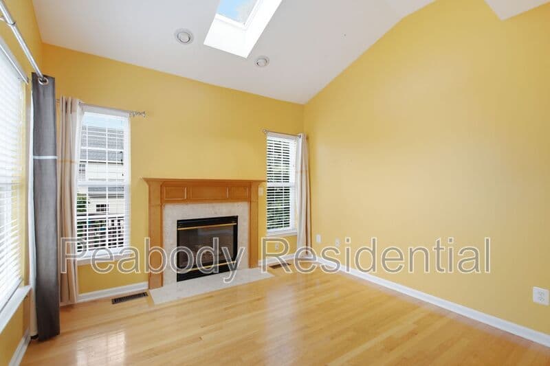 Sterling House: 46670 Cavendish Sq