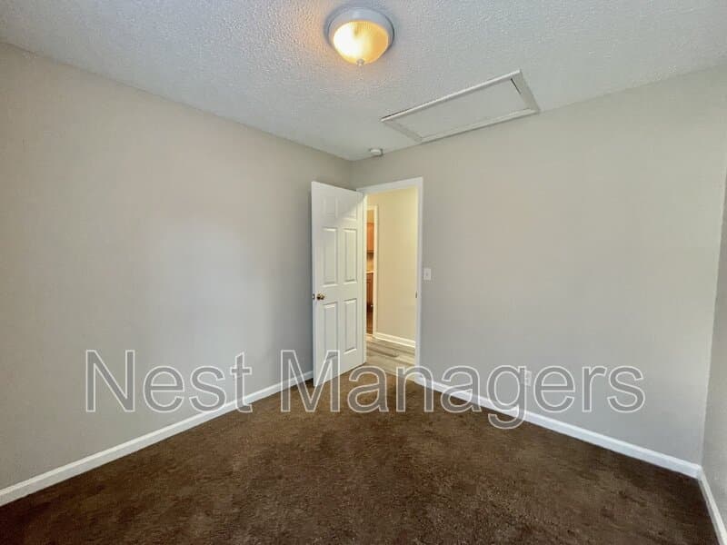 Fayetteville House: 804 Nighthawk Place