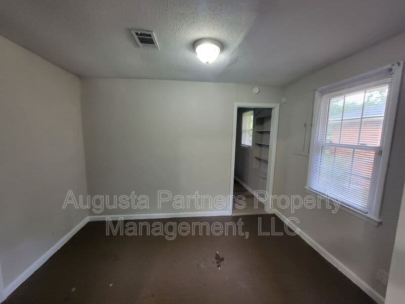 Augusta House: 2111 Dyer Street