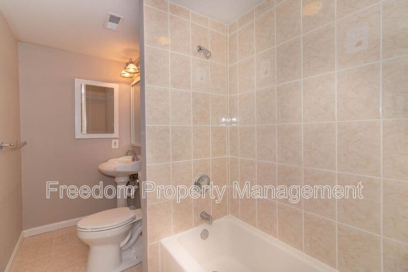 Warrenton House: 80 Brookshire Dr
