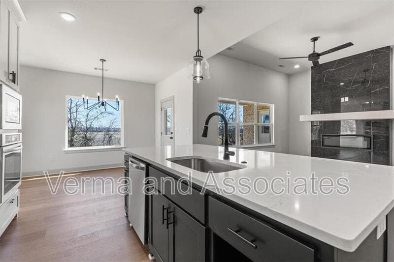 Centerton House: 1050 Whistler St