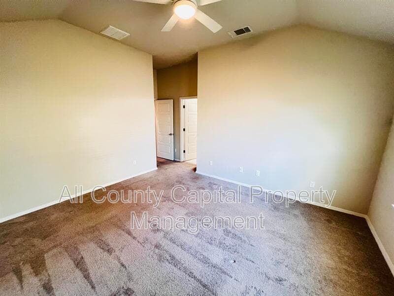 Georgetown House: 201 Oakstone Dr