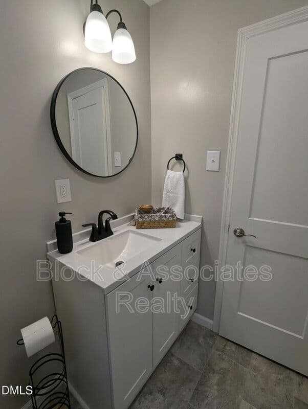 Raleigh House: 5215 Vann Street