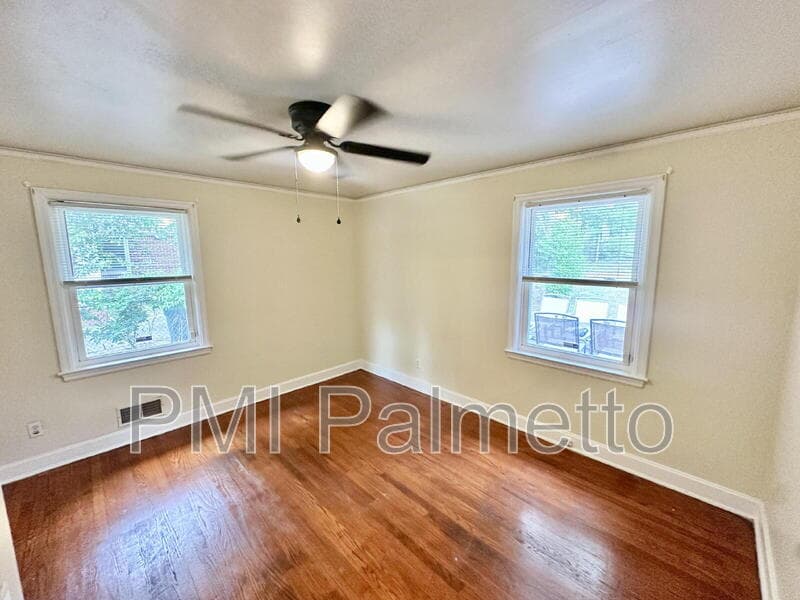 Columbia House: 3727 Maybank St