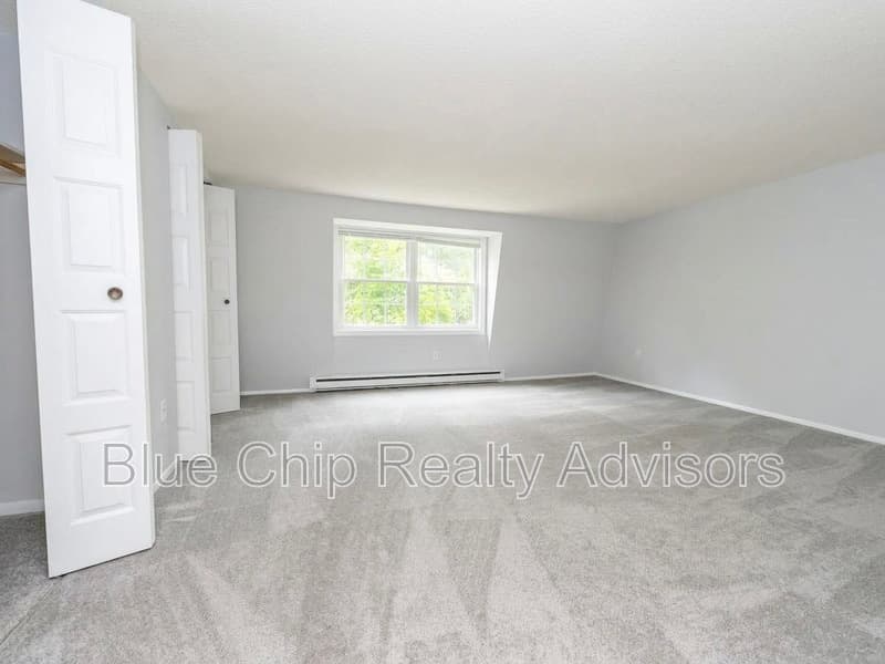 Pelham Condo: 45 Bridge St