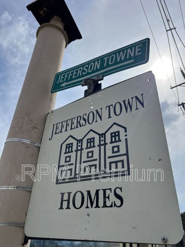 Baton Rouge Condo: 10062 Jefferson Hwy