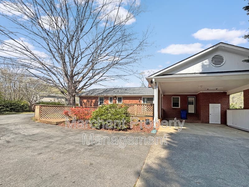 Greenville House: 4 Yarmouth Court