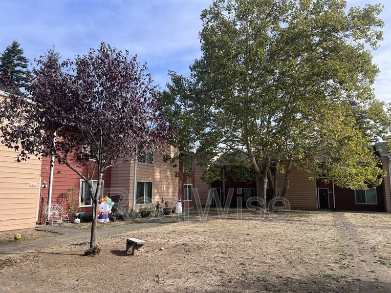 Portland Condo: 2413 SE 135th Ave