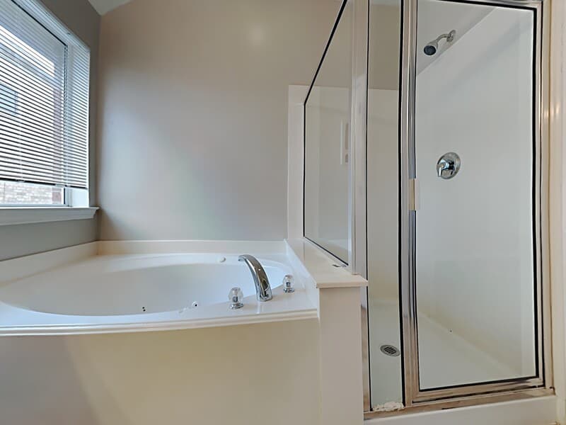 Houston House: 9010 York Hollow Ln