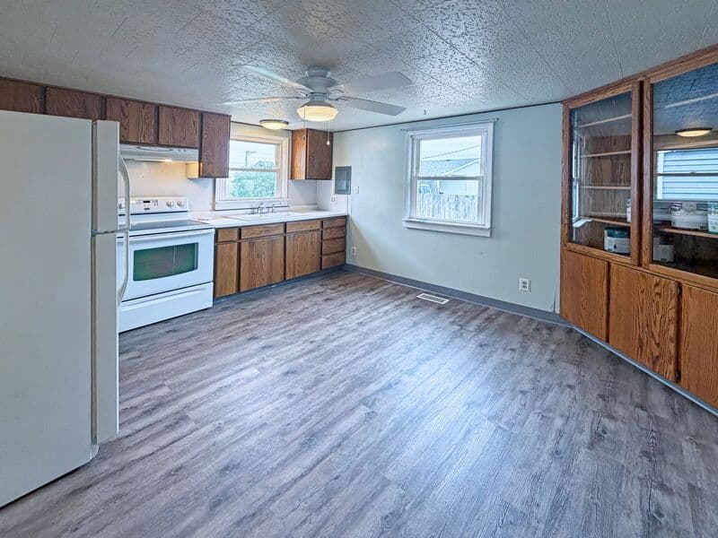 Halsey House: 340 W 3rd St