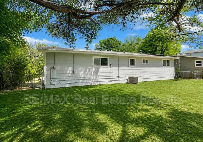 Fayetteville House: 113 N Nolan Ave