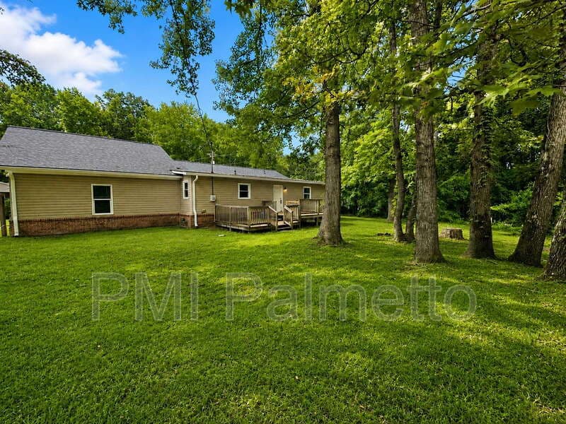 Camden House: 948 Wateree Blvd