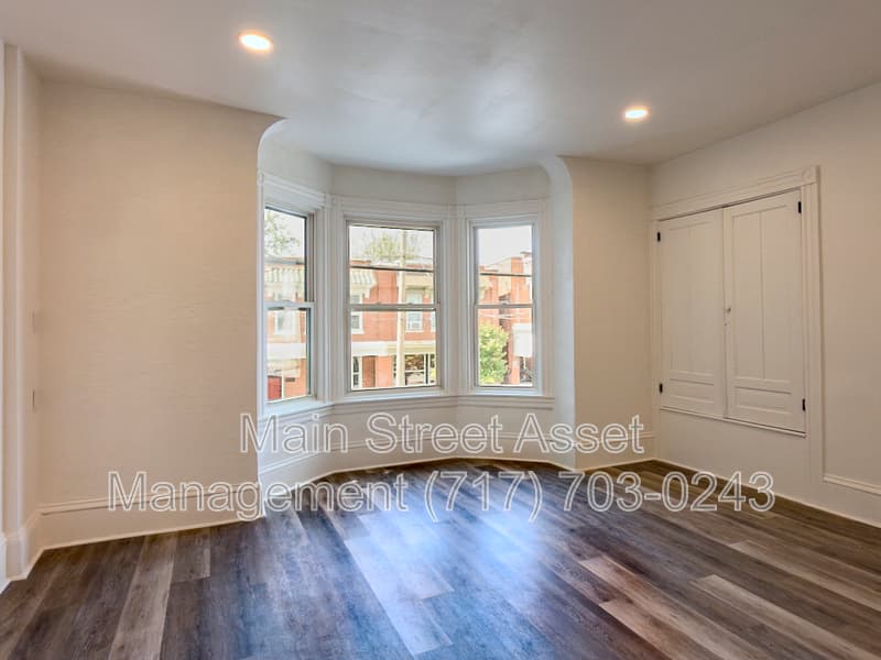 Lancaster Condo: 15 S Ann
