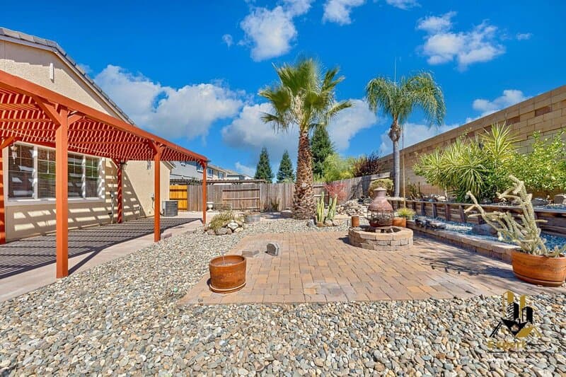 Lincoln House: 1836 Portello Way