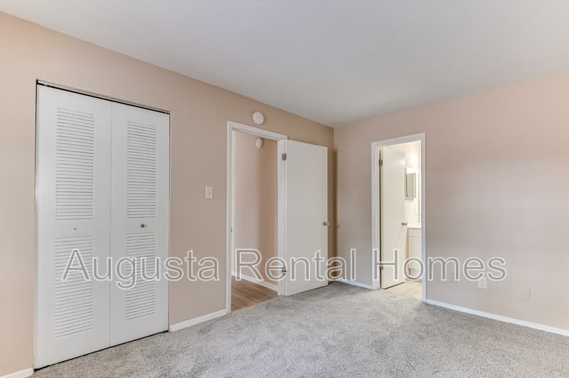 Augusta Condo: 2515 Center West Parkway - 9O