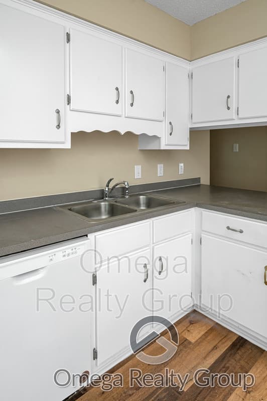Mobile House: 3020 Barlett Dr