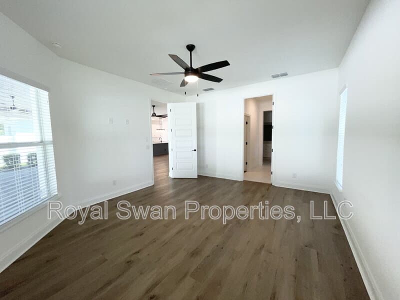 Lakeland House: 929 Clearview Avenue