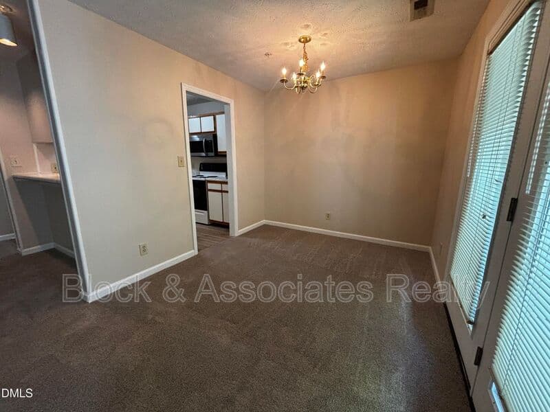 Fayetteville House: 259-7 Waterdown Drive