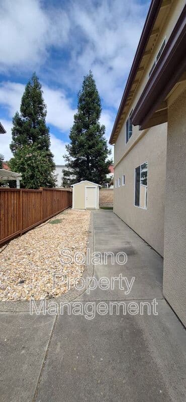 Dixon House: 2080 Mariposa Drive