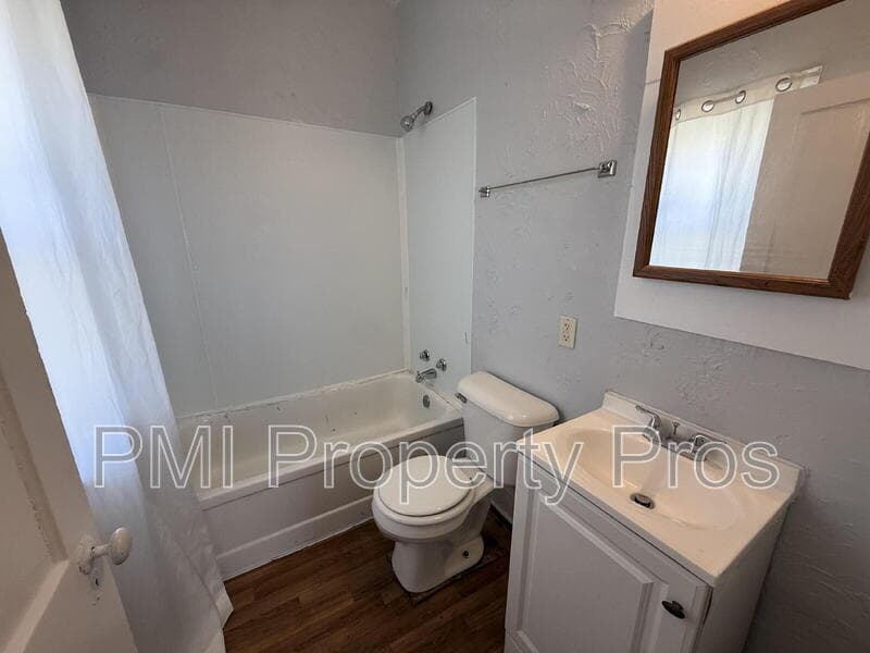 Milwaukee Condo: 2439A N Dr William Finlayson