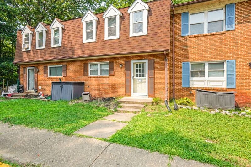 Fredericksburg House: 128 kings Mill Drive
