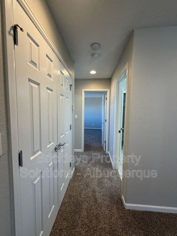 Rio Rancho House: 418 Paseo Roja Pl NE