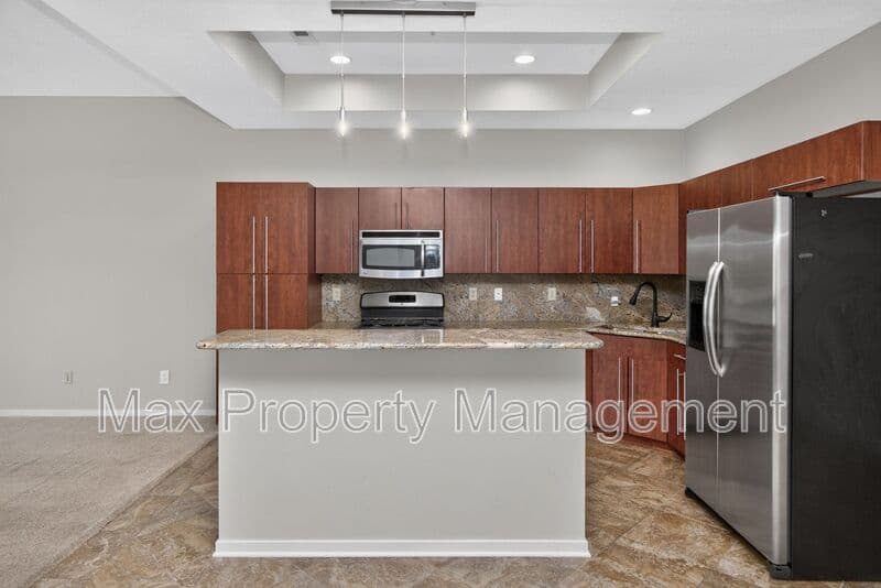 West Des Moines Condo: 640 S 50th St