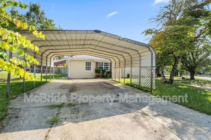 Augusta House: 3008 Claudia Drive