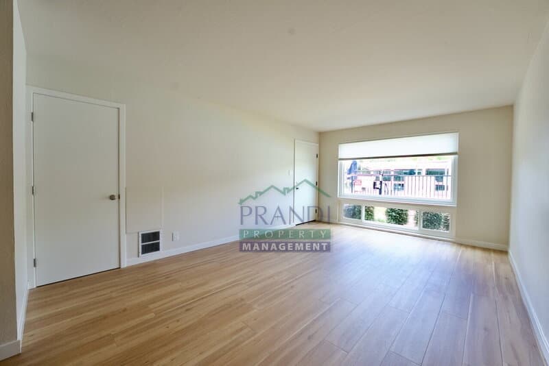 San Rafael Condo: 1032 Los Gamos Rd