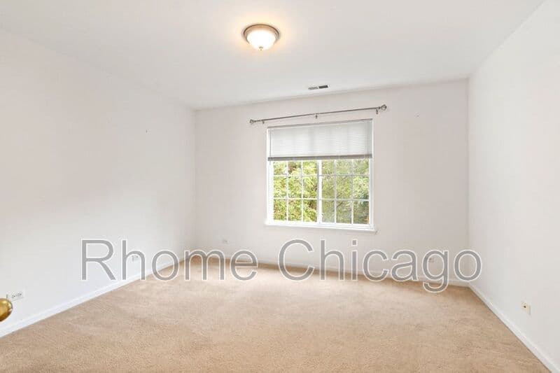 Hoffman Estates House: 6087 Halloran