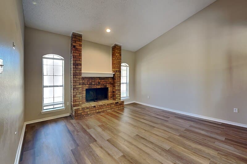 Rowlett House: 6700 Alissa Dr